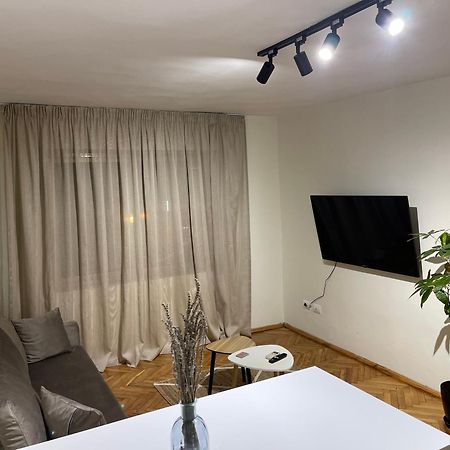 Cozy Apartment, In The Center Of 티라나 외부 사진